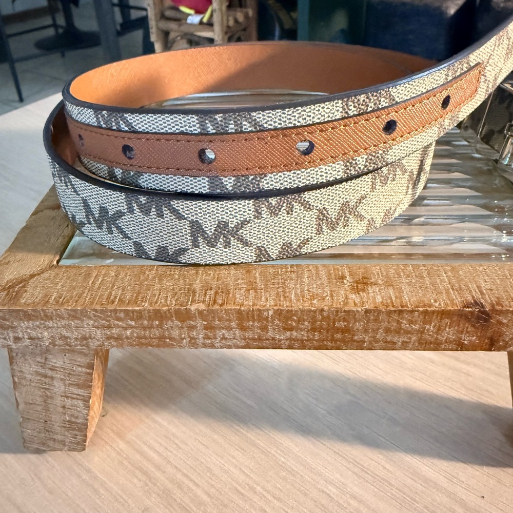 Michael Kors Womens Signature Logo Belt in Beige/Brown - Picture 3 of 3